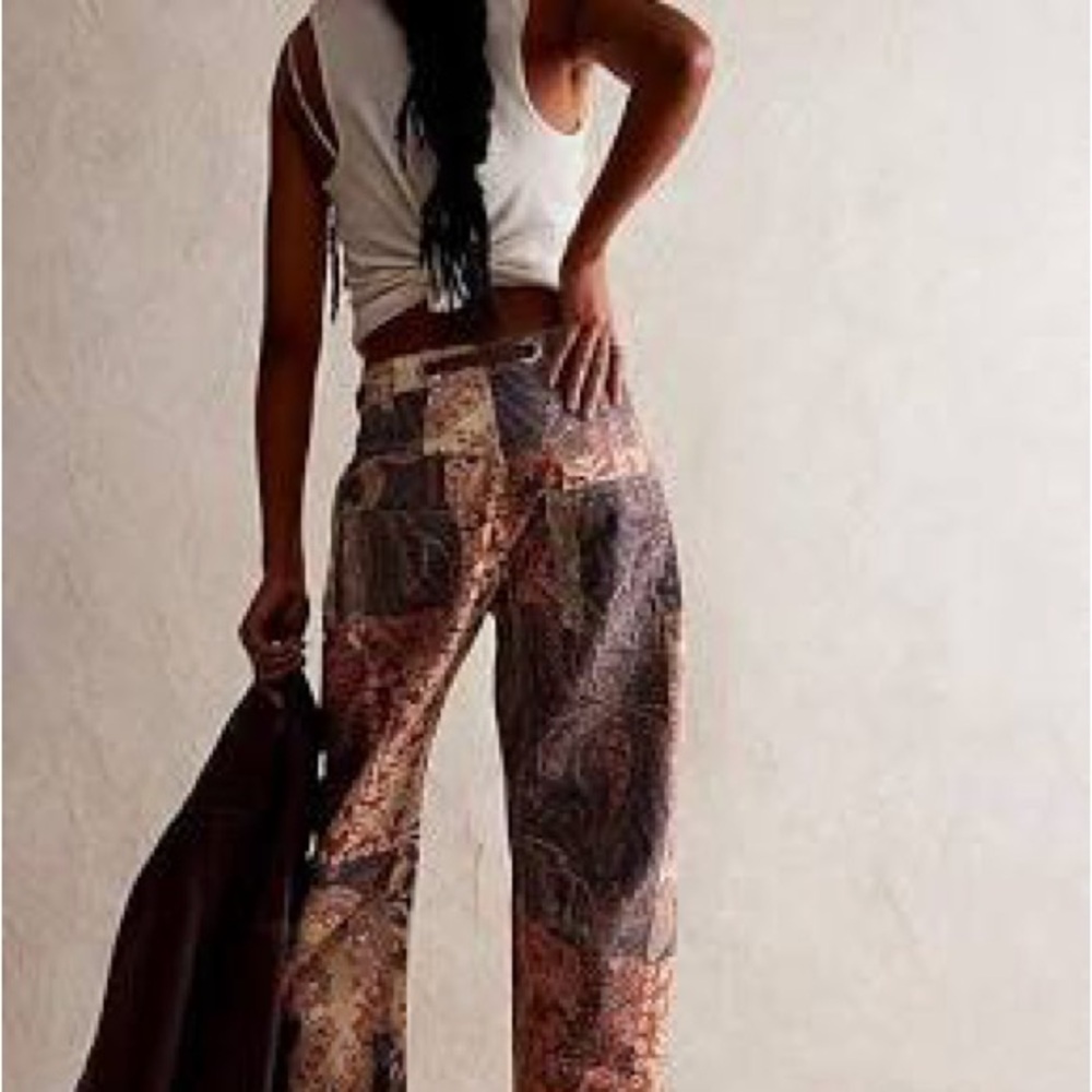 Free People We The Free Printed Moxie Barrel Jeans PLUM FLORAL - Picture 3 of 7